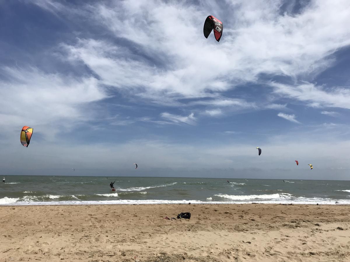 Palm Beach Resort Пранбури Экстерьер фото